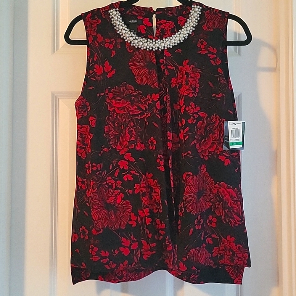 NWT, Neckline beaded top